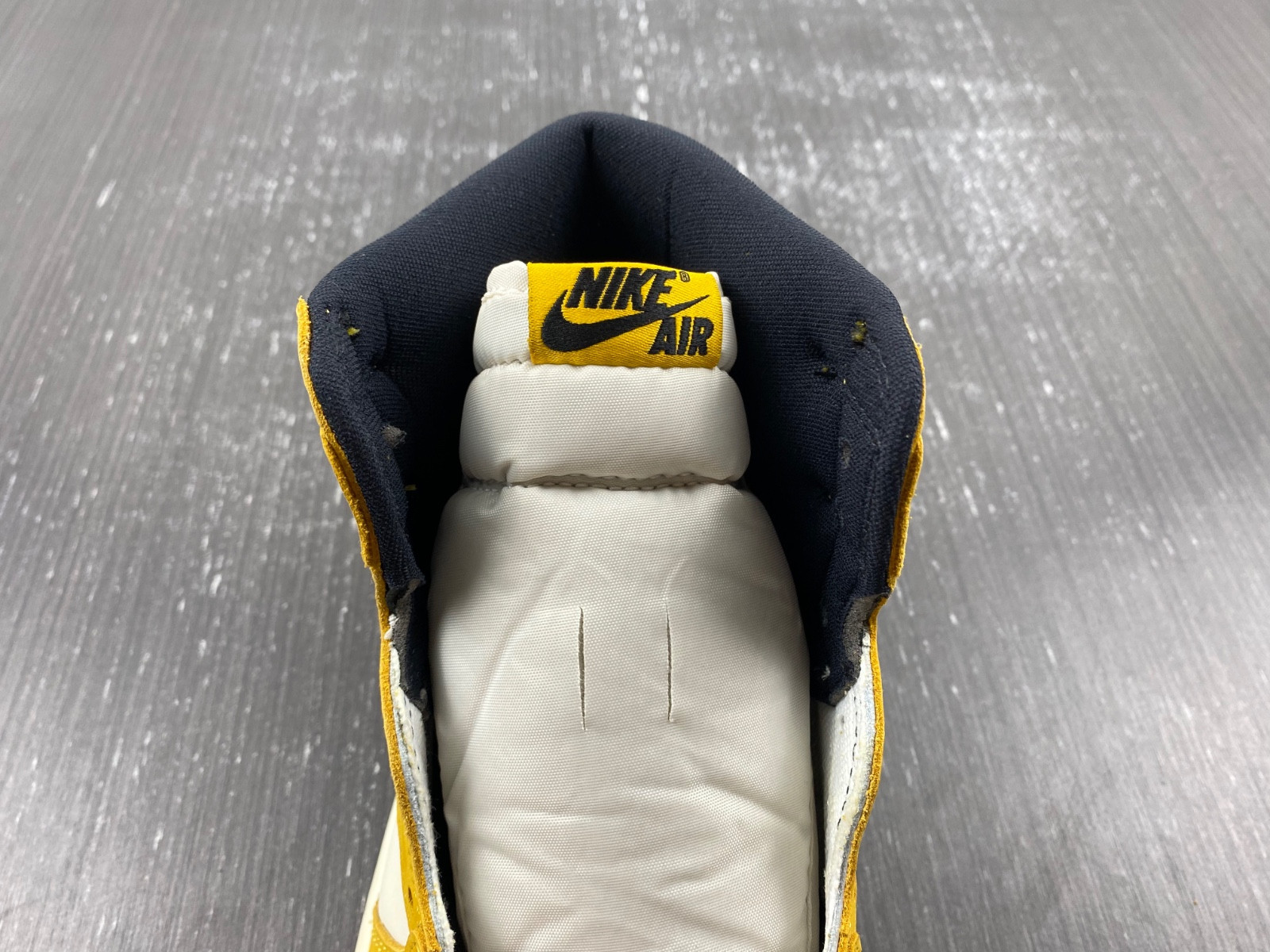 Air Jordan 1 High OG "Yellow Ochre" DZ5485-701