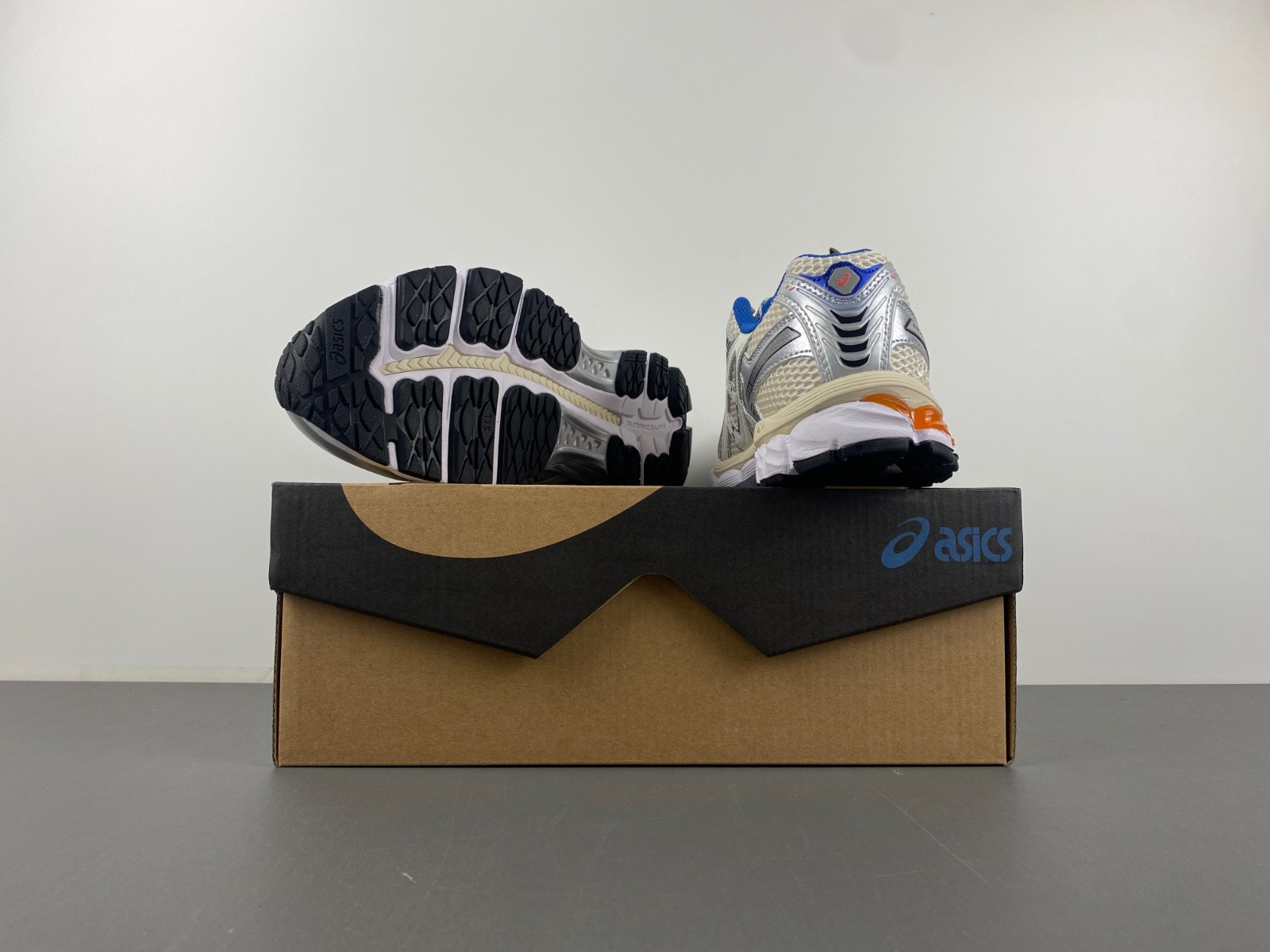 kith ronnie fieg x As*ic*s gel kayano 12.1 "knicks" 1203a555-101