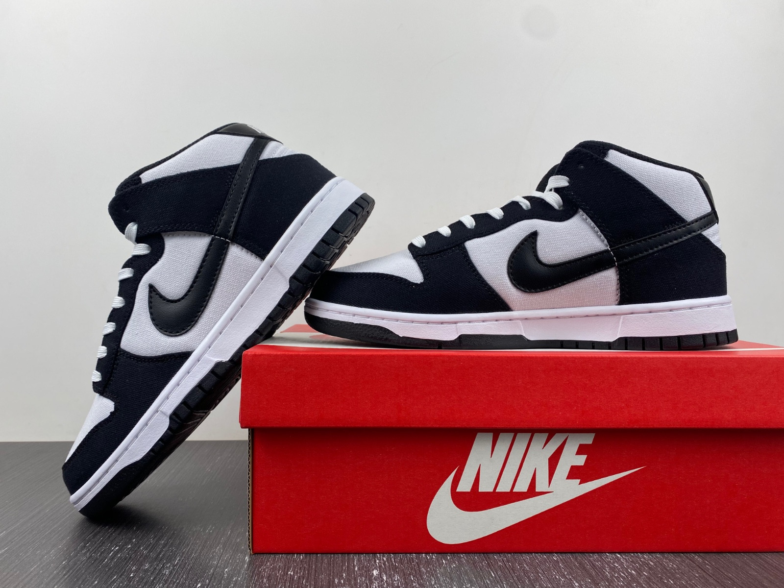 Nike Dunk High SE World Champs DR9512-001