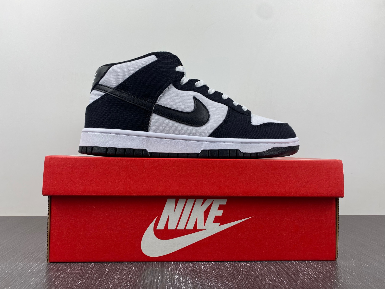 Nike Dunk High SE World Champs DR9512-001
