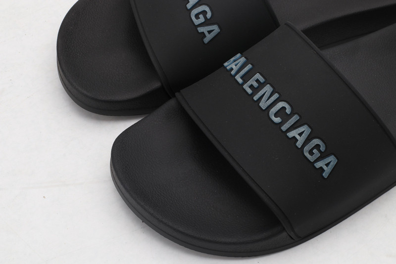 Ba*len*cia*ga black slides