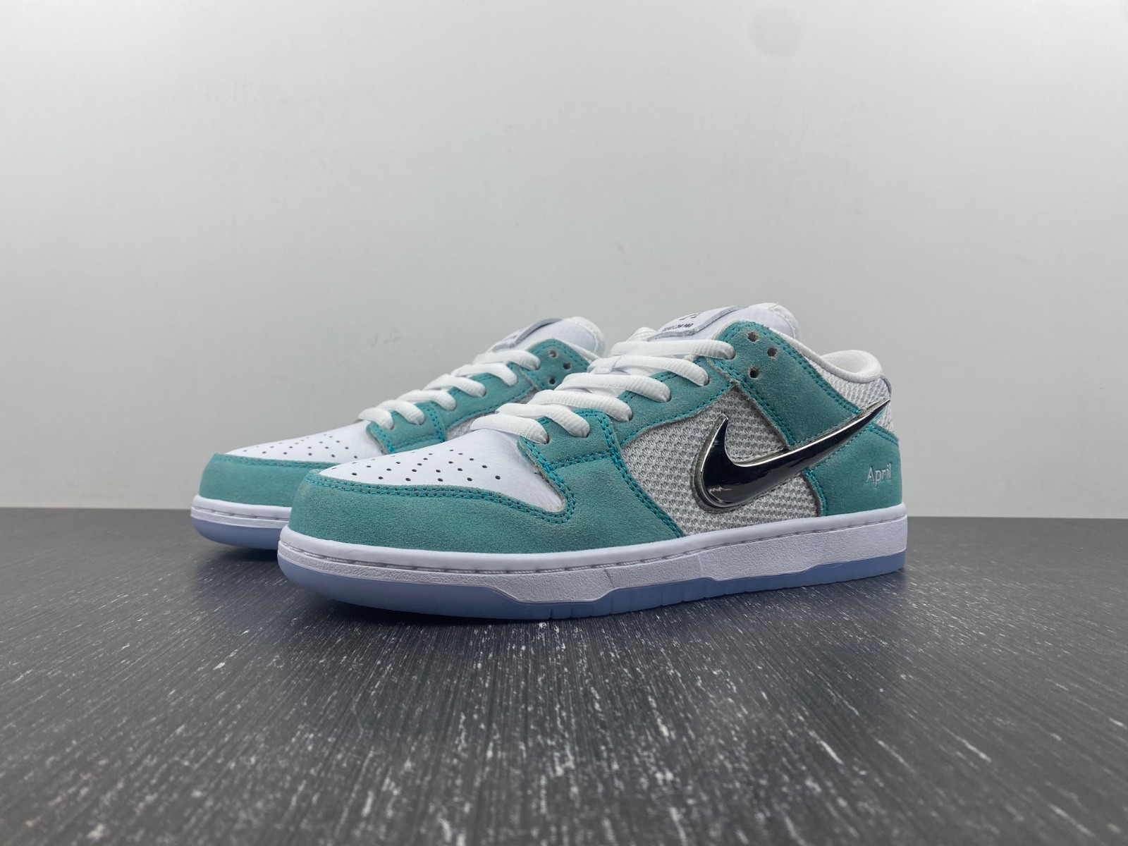 Dunk SDCAI*NIKE SB Low FD2562-400