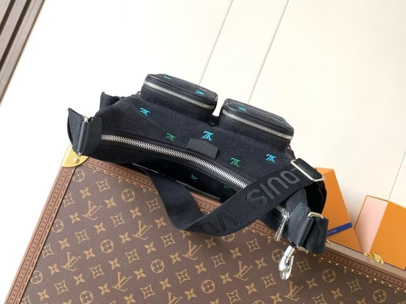 l0vis Vvtt0n hobo cargo