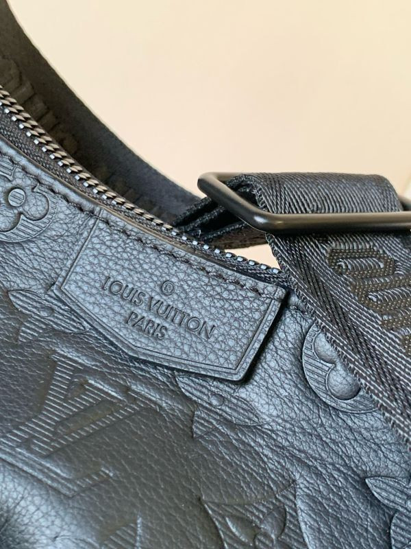 l0vis Vvtt0n hobo cargo