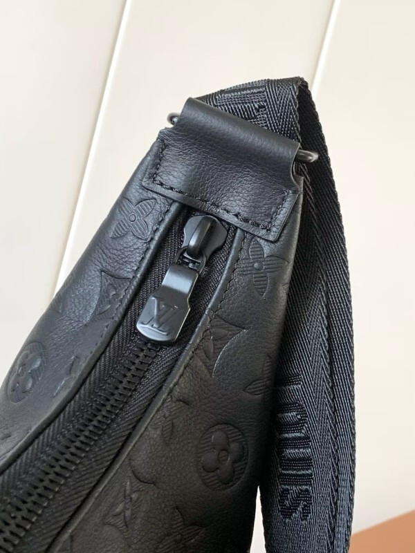 l0vis Vvtt0n hobo cargo