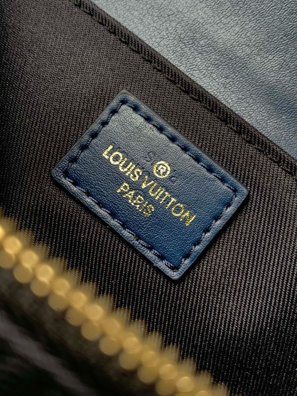 l0vis Vvtt0n east west