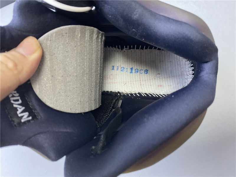 Air Jordan 5 WMNS “Oil Grey” CD2722-001