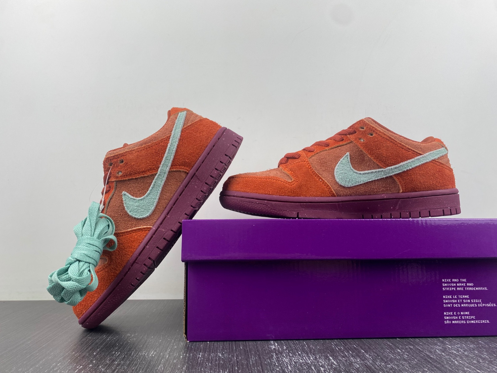 Nike SB Dunk Low "Mystic Red" DV5429-601