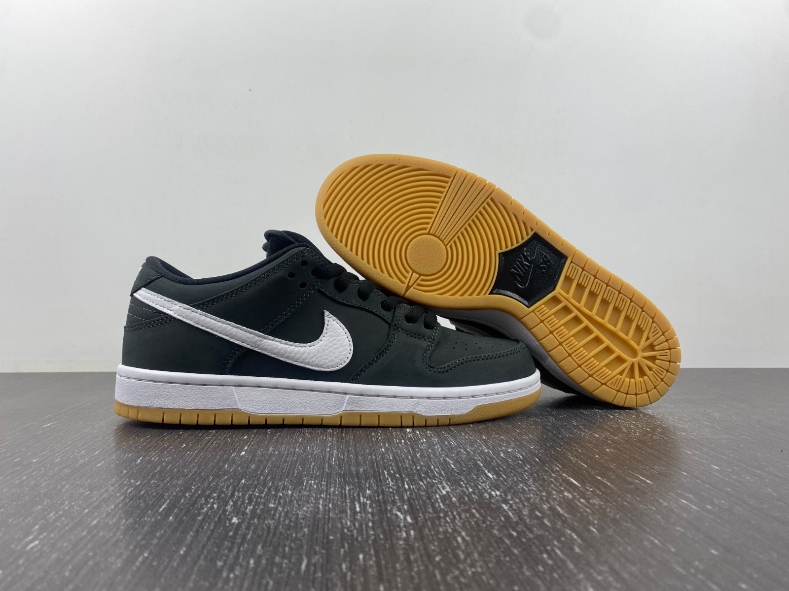 Dunk Low SB 
