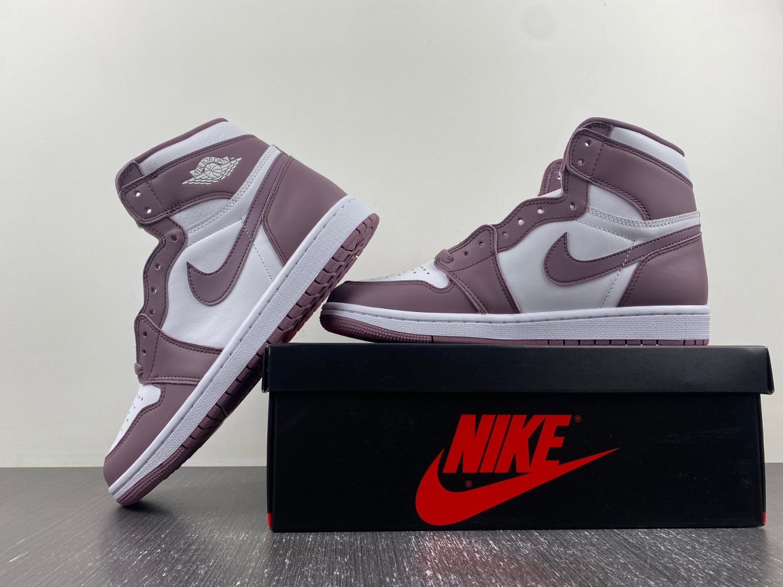 Air Jordan 1 High OG "Mauve" DZ5485-105