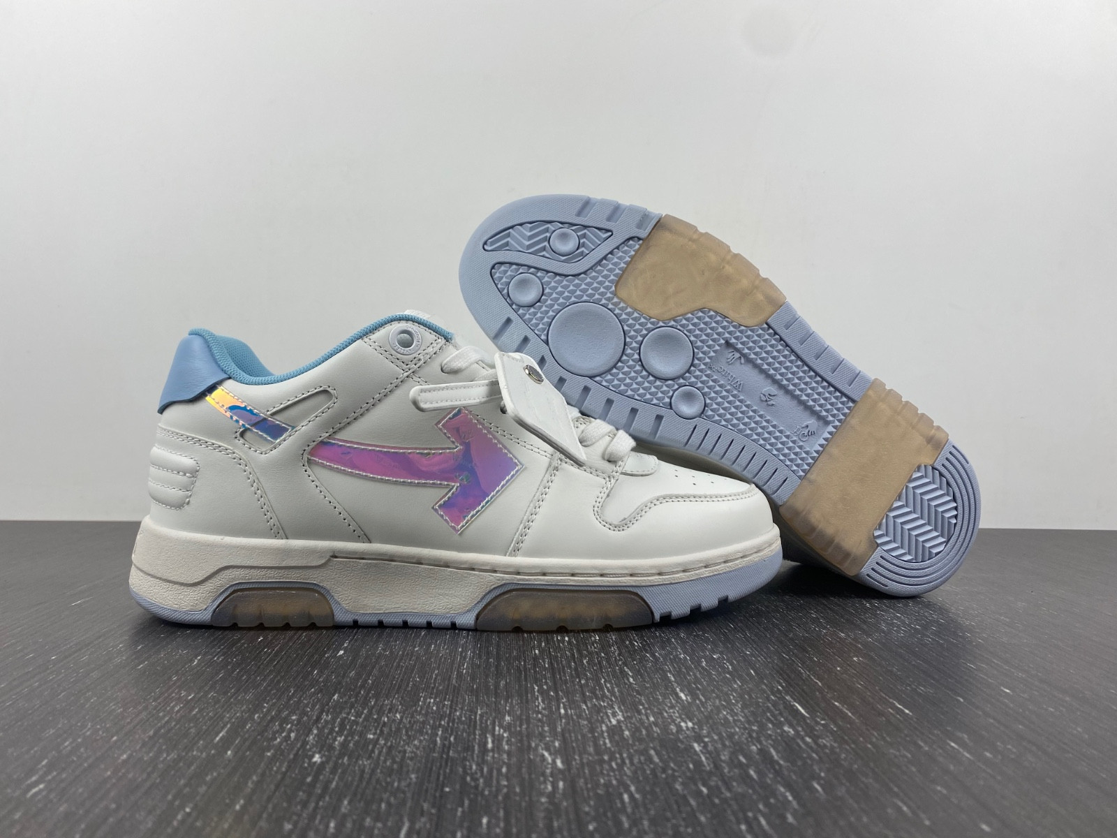 Off-White c/o Virgil Abloh