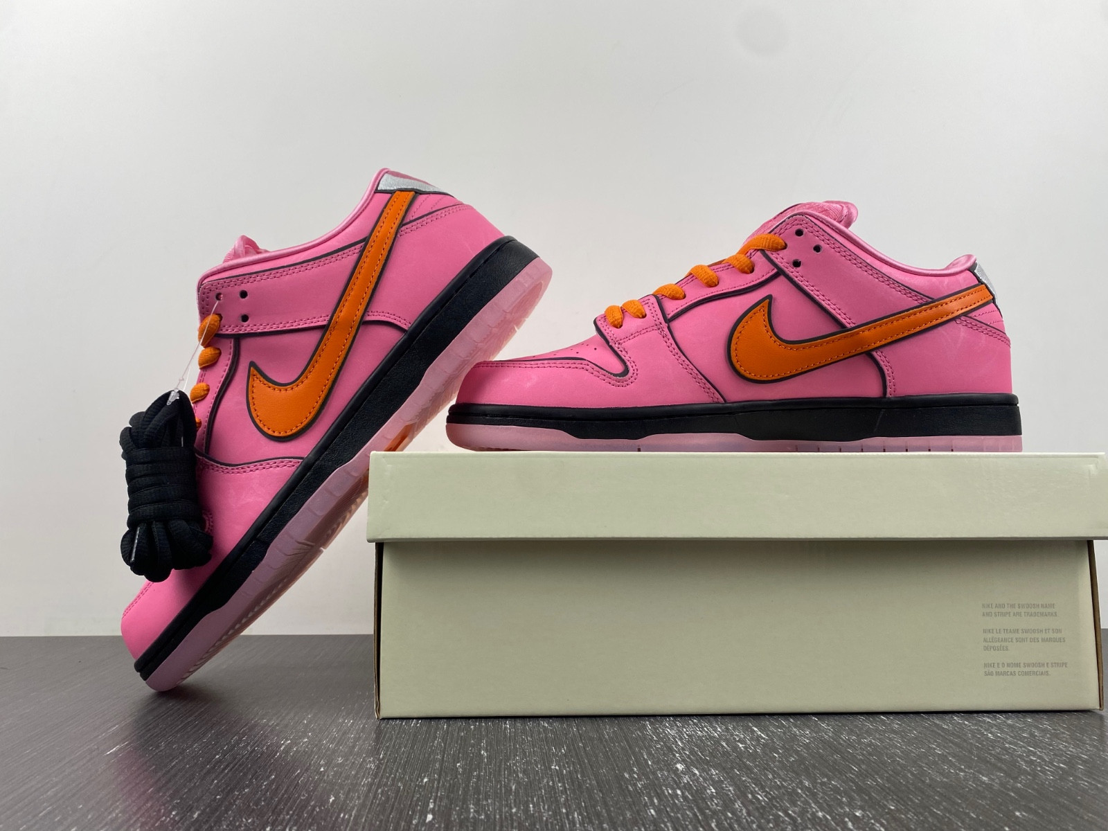 Powerpuff Girls x Nike SB Dunk Low Pro "Blossom" FD2631-600