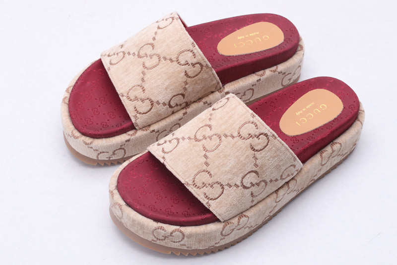GUC LEATHER SLIDE