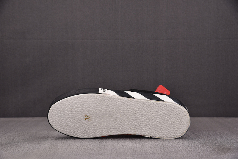 Off-White Vulc Low Top Black