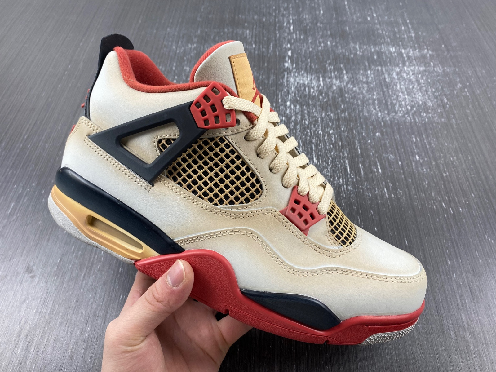 Air Jordan 4 Retro Charizard AQ9129-105