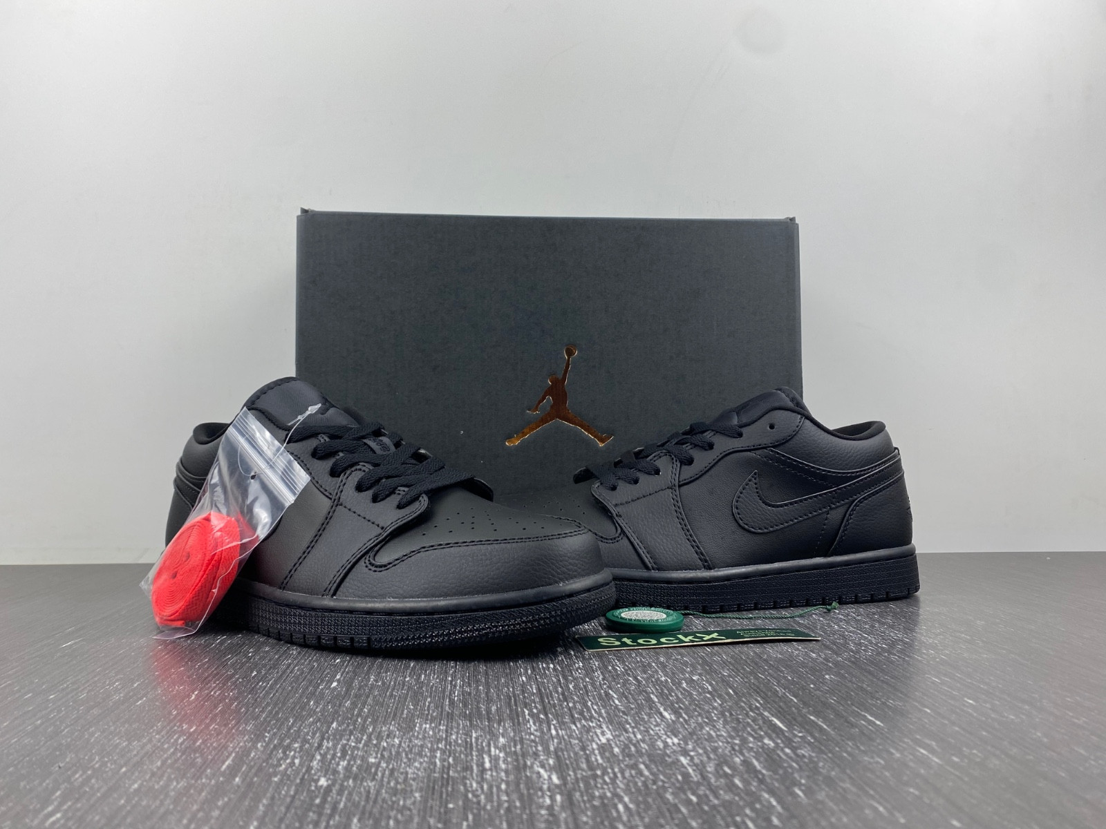 Jordan 1 Low Triple Black - 553558-091