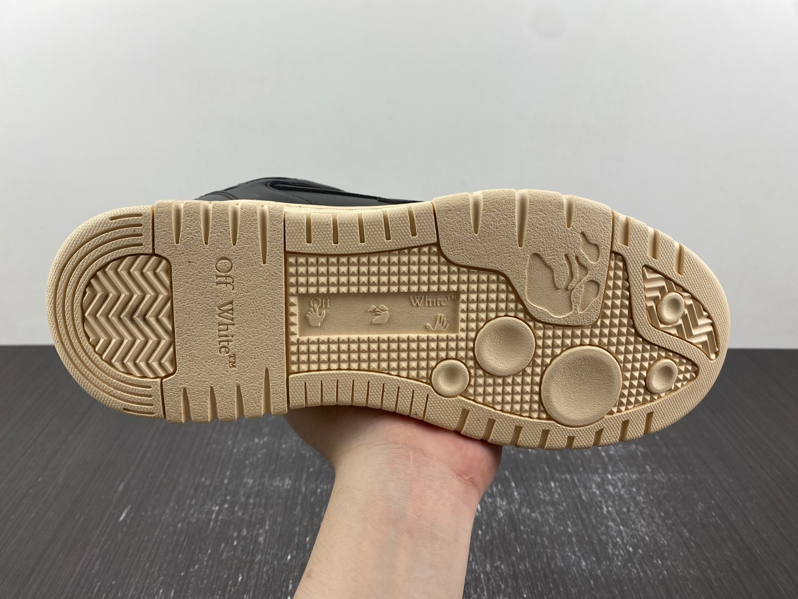 Off-White c/o Virgil Abloh