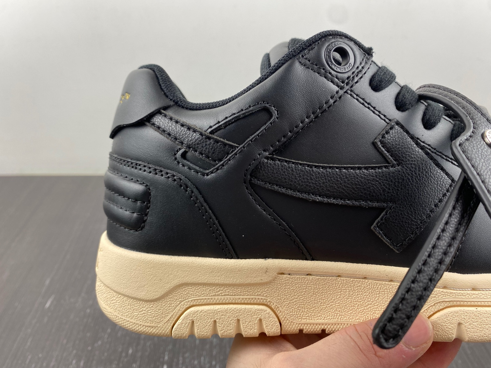 Off-White c/o Virgil Abloh