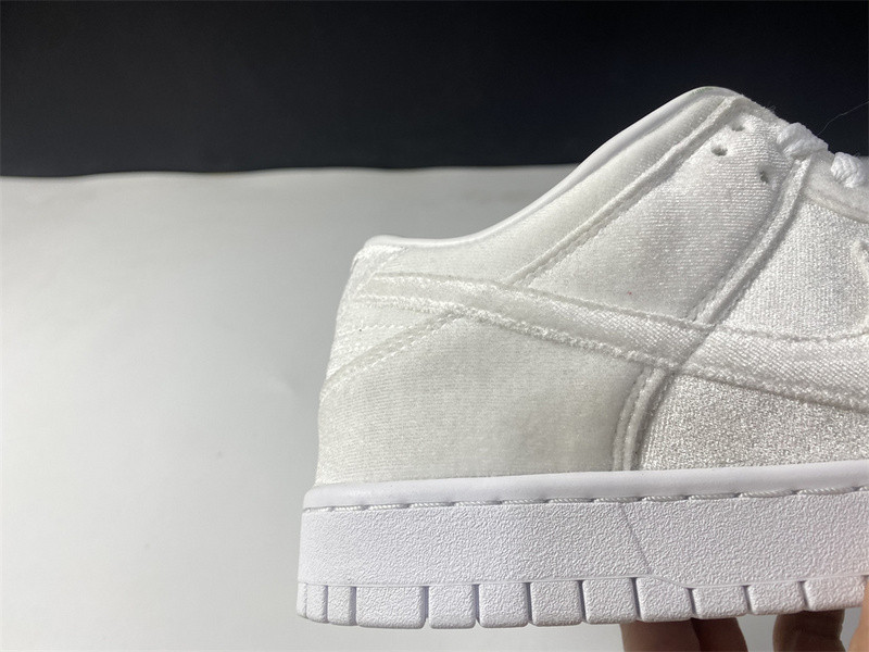 DOVER STREET MARKET (DSM) X NIKE DUNK LOW DH2686-100