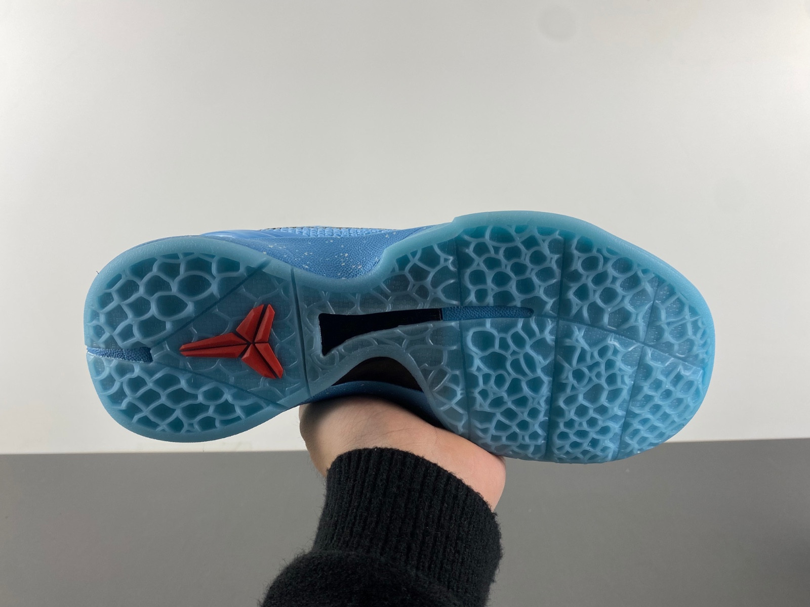 Nike Kobe 6 ice grinch. P.E PE2023-100