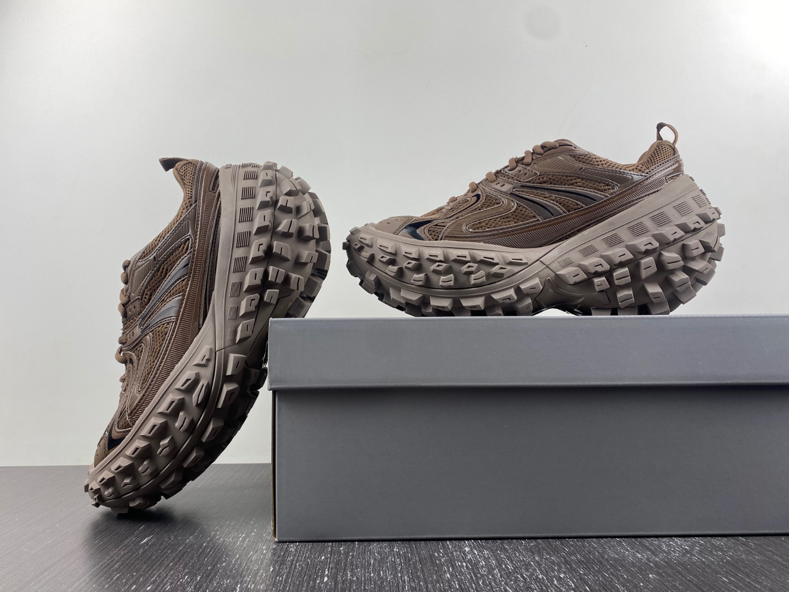 Ba*len*cia*ga bouncer chunky-sole sneakers