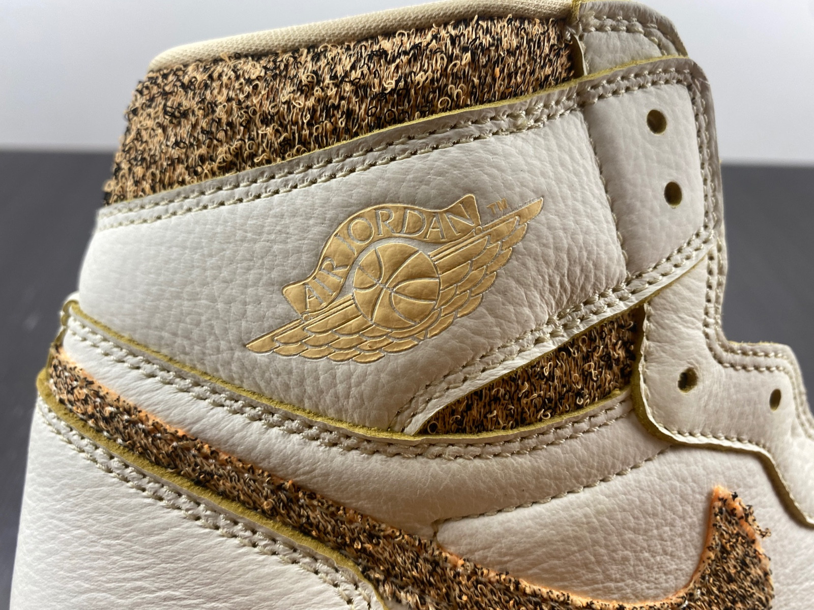 Air Jordan 1 Vibrations of Naija FD8631-100