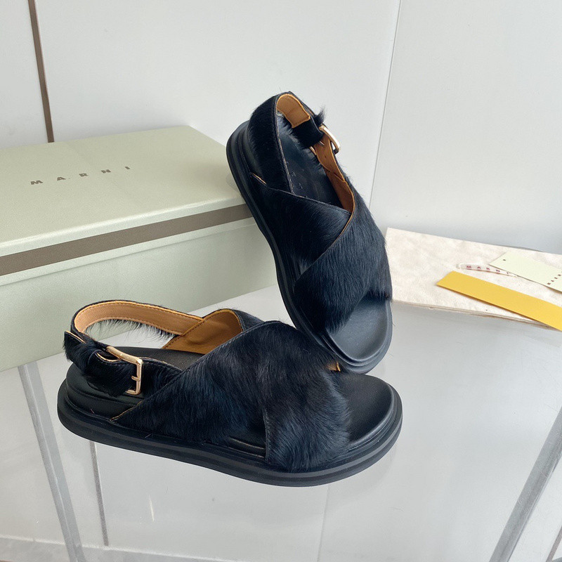 FUCHSIA LONG-HAIR CALFSKIN FUSSBETT