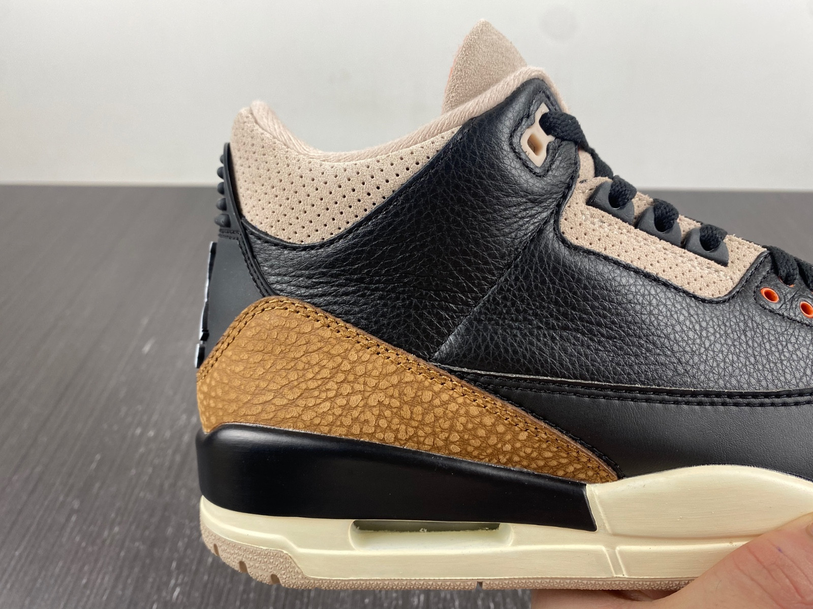 AIR JORDAN 3 “DESERT ELEPHANT” CT8532-008