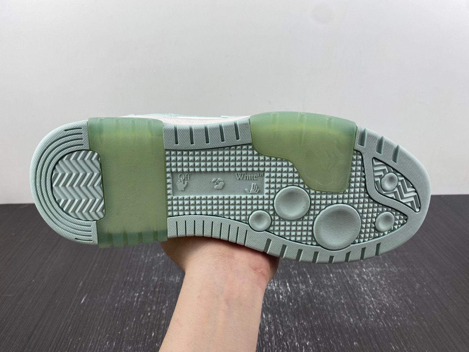 Off-White c/o Virgil Abloh