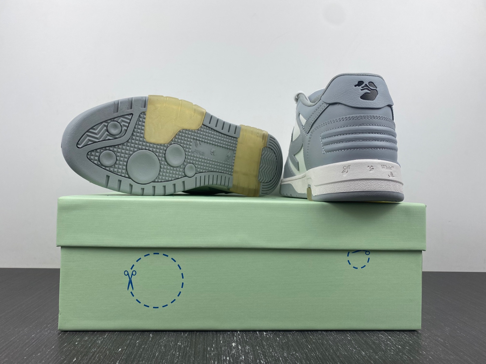 Off-White c/o Virgil Abloh