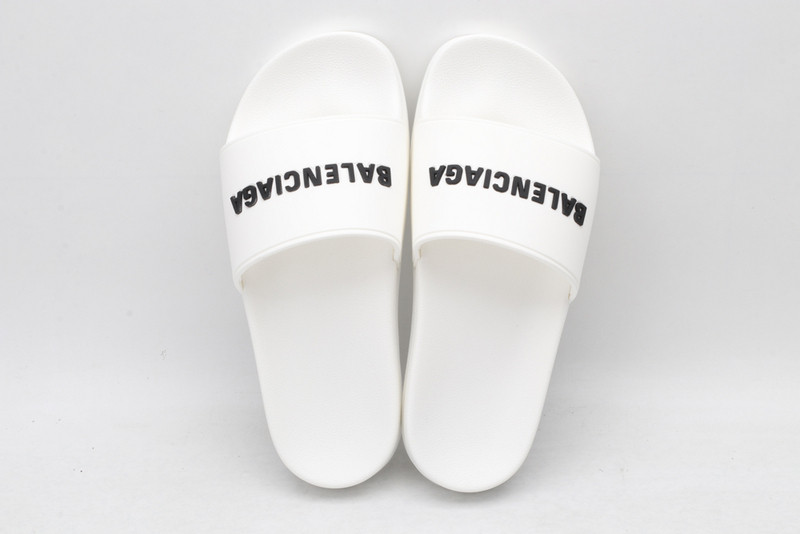 Ba*len*cia*ga white slides