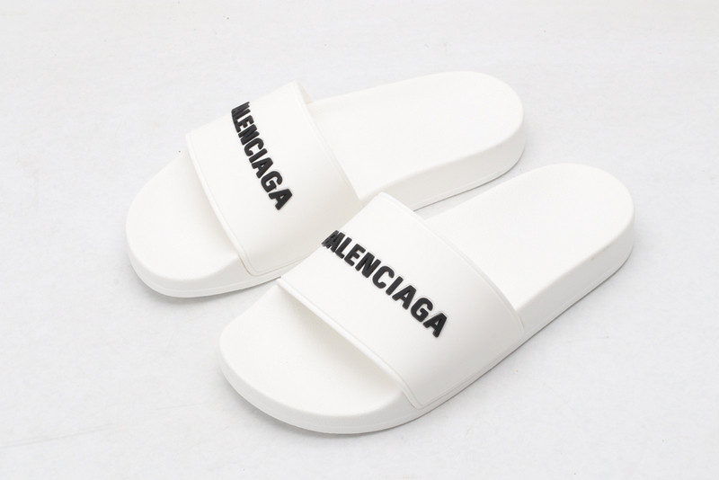 Ba*len*cia*ga white slides