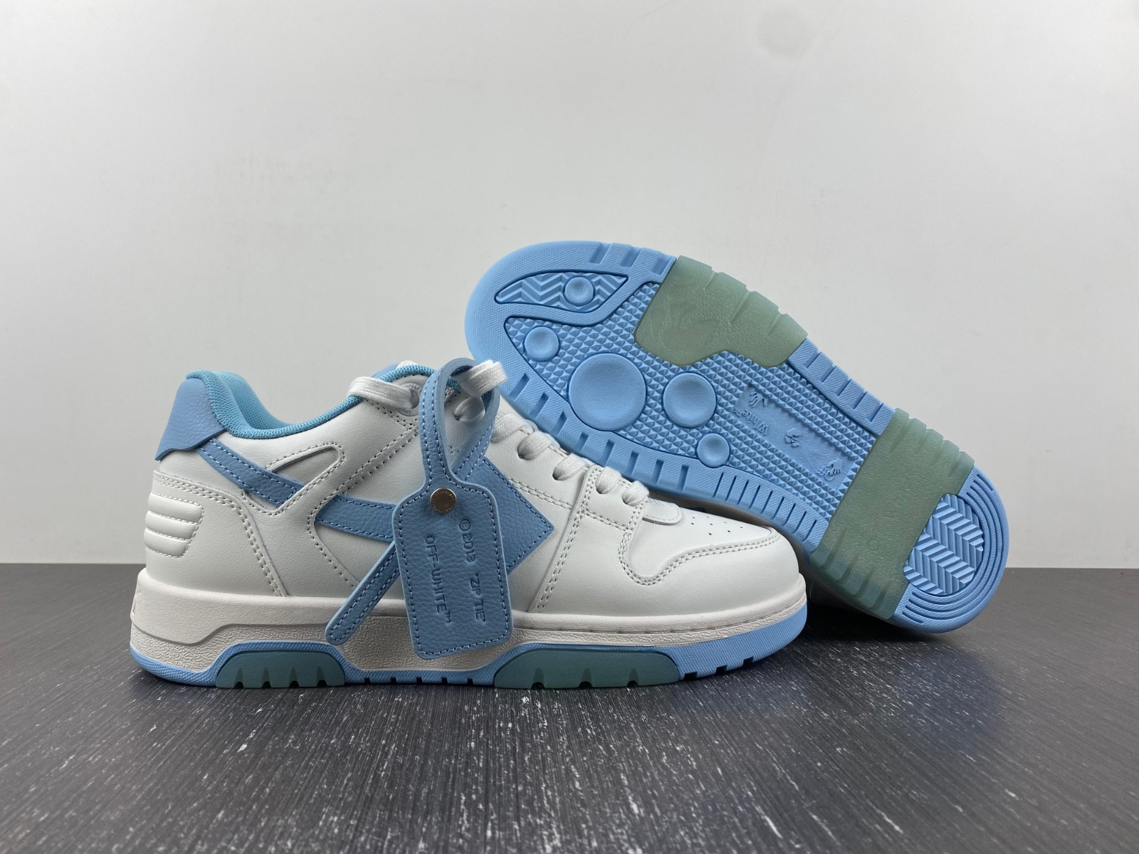 Off-White c/o Virgil Abloh