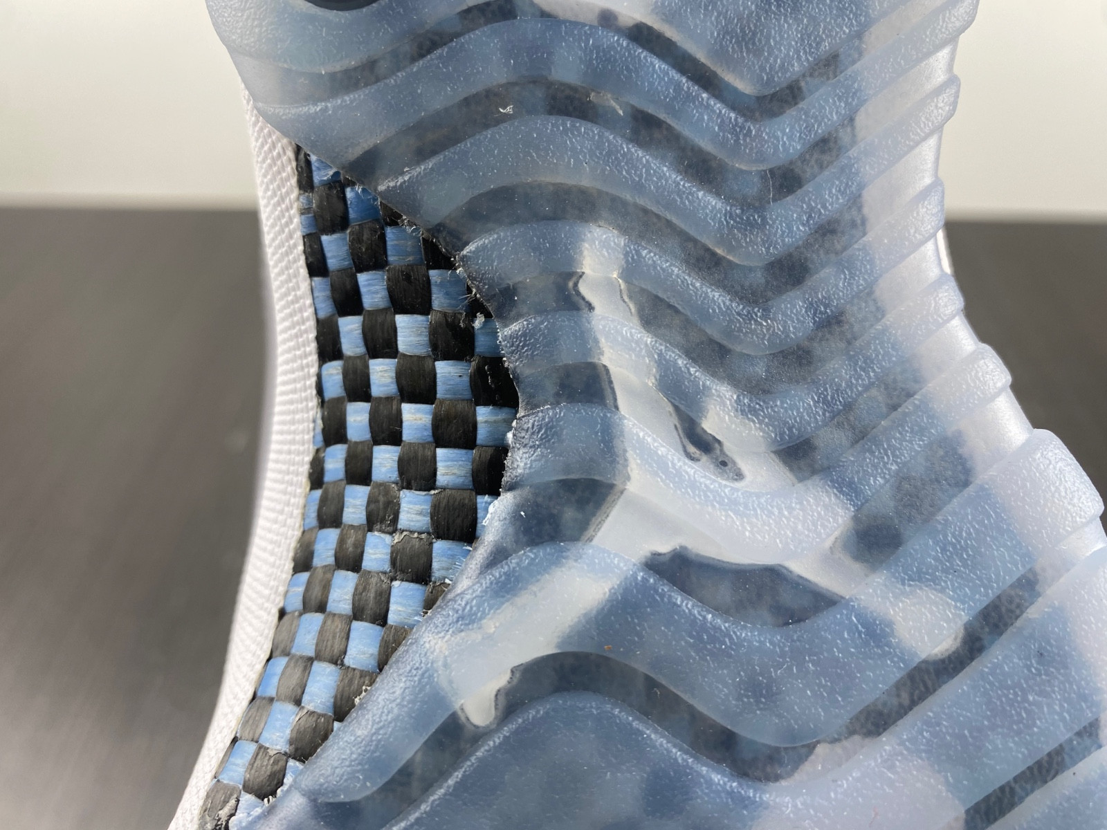 Jordan 11 Retro Low Cement Grey - AV2187-140