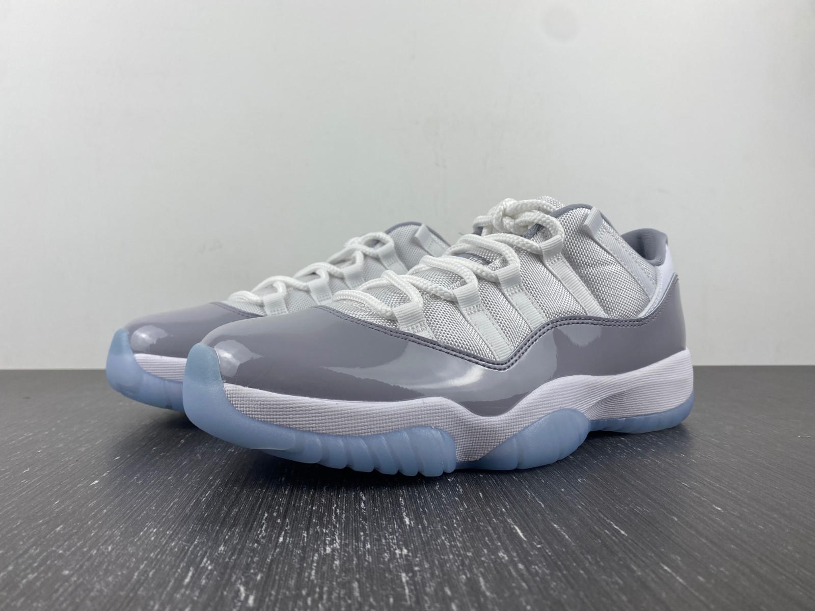 Jordan 11 Retro Low Cement Grey - AV2187-140