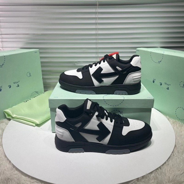 Off-White c/o Virgil Abloh