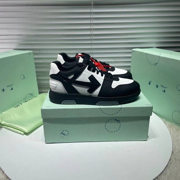 Off-White c/o Virgil Abloh