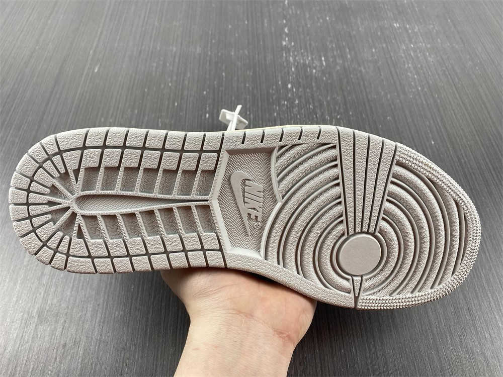 Travis Scott x Air Jordan 1 Low AJ1 DM7866-010