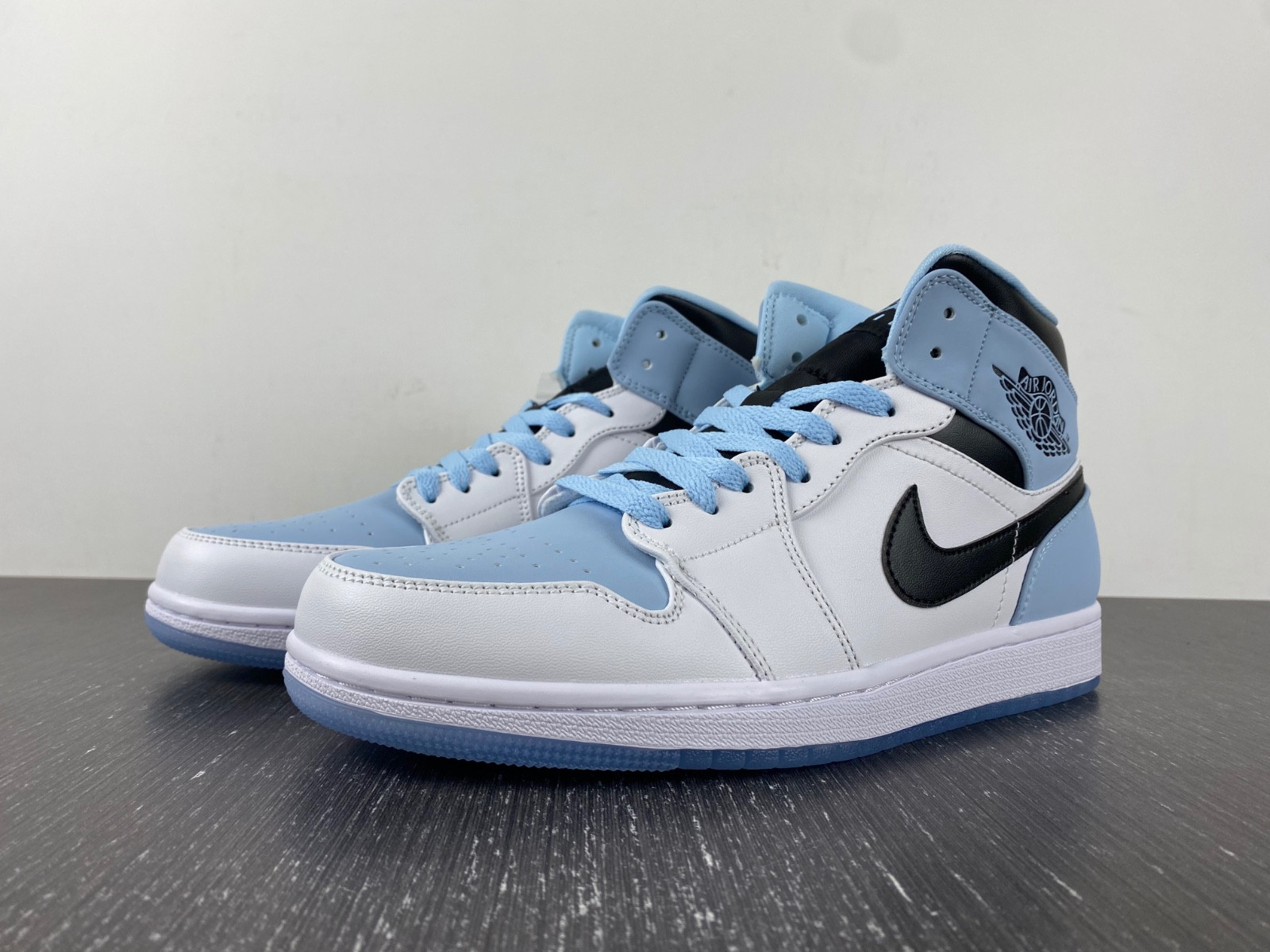 Jordan 1 Mid SE Ice Blue (2023) - DV1308-104
