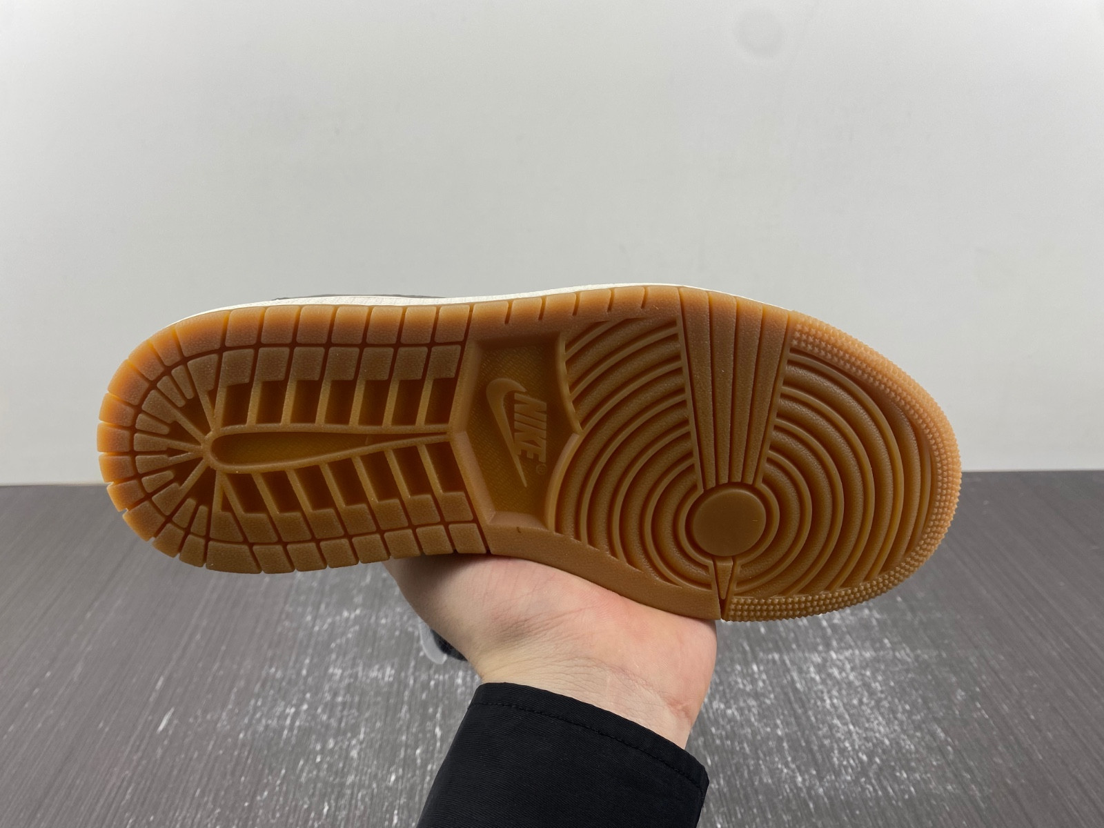 Travis Scott x Jordan 1 Low OG SP DZ4137-700