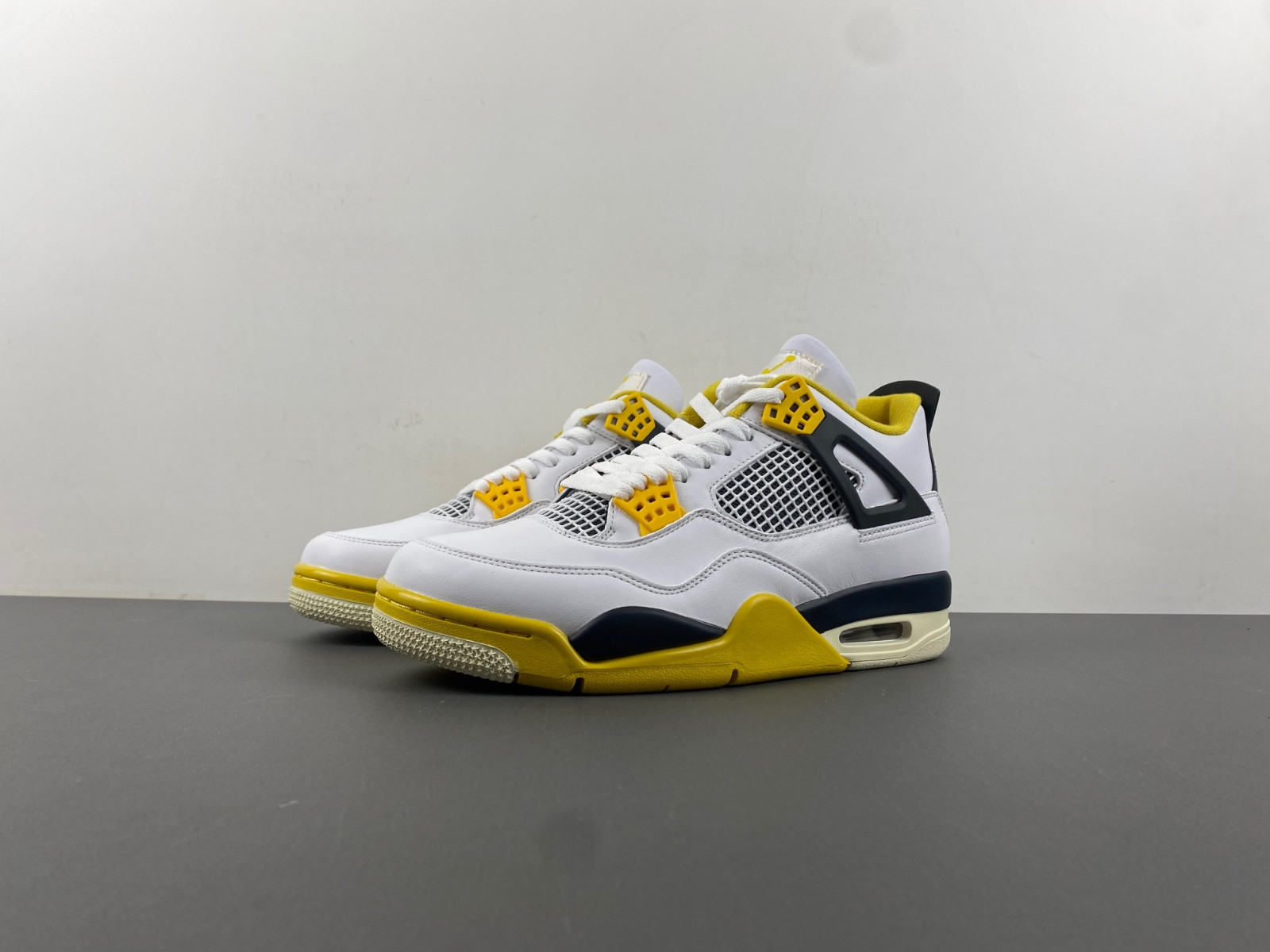 Air Jordan 4 Womens "Vivid Sulfur" AQ9129-101