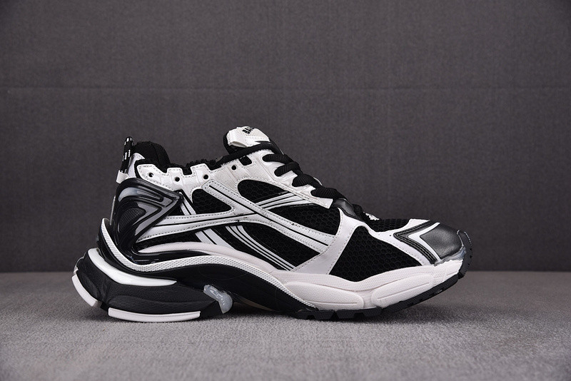 Ba*len*cia*ga runner 772774-w3rny-0120 (it’s not the same as the previous one!)