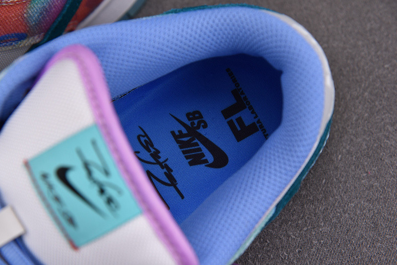 Futura Laboratories x Nike SB Dunk Low HF6061-400