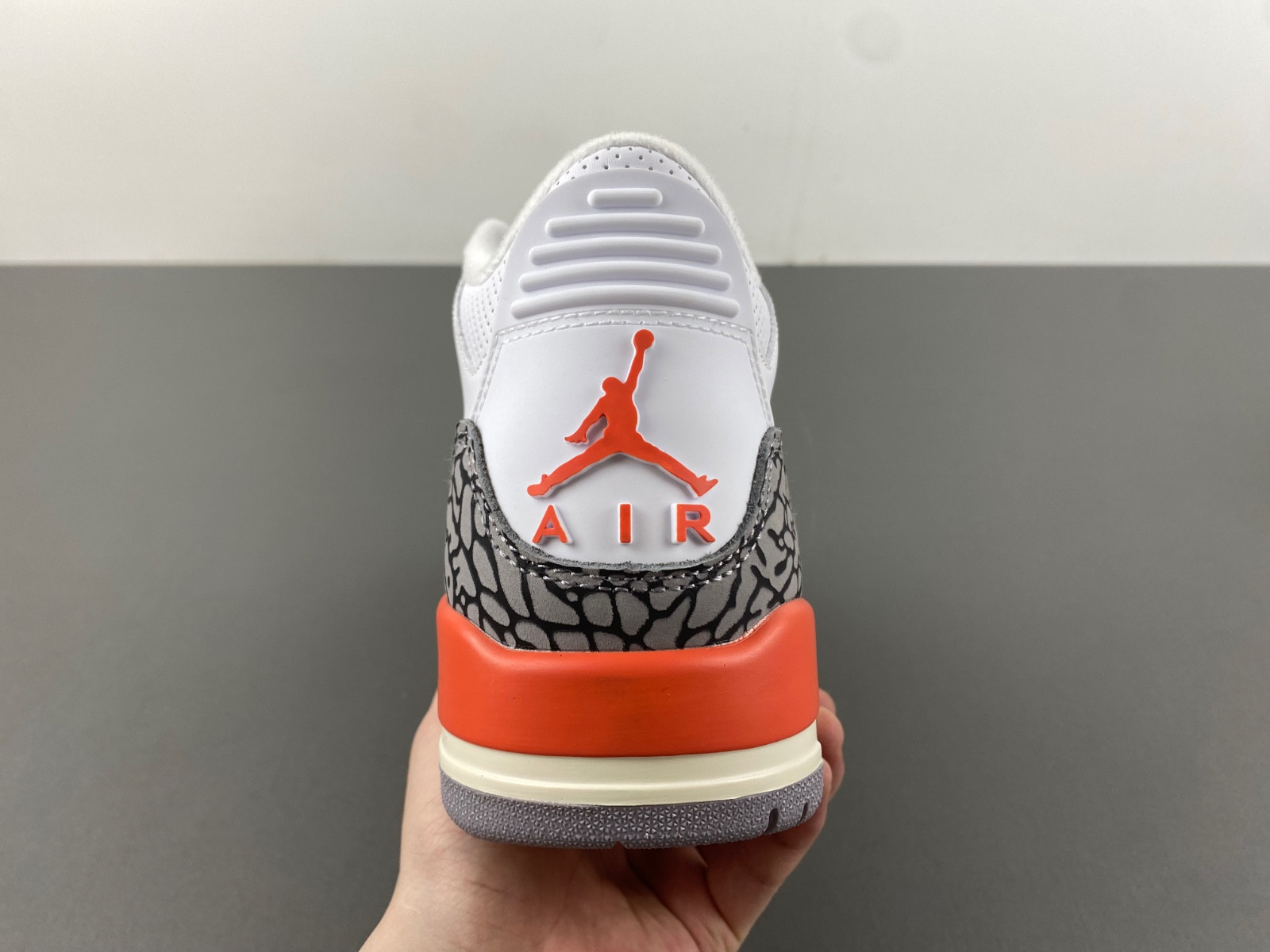 Air Jordan 3 WMNS Georgia Peach CK9246-121
