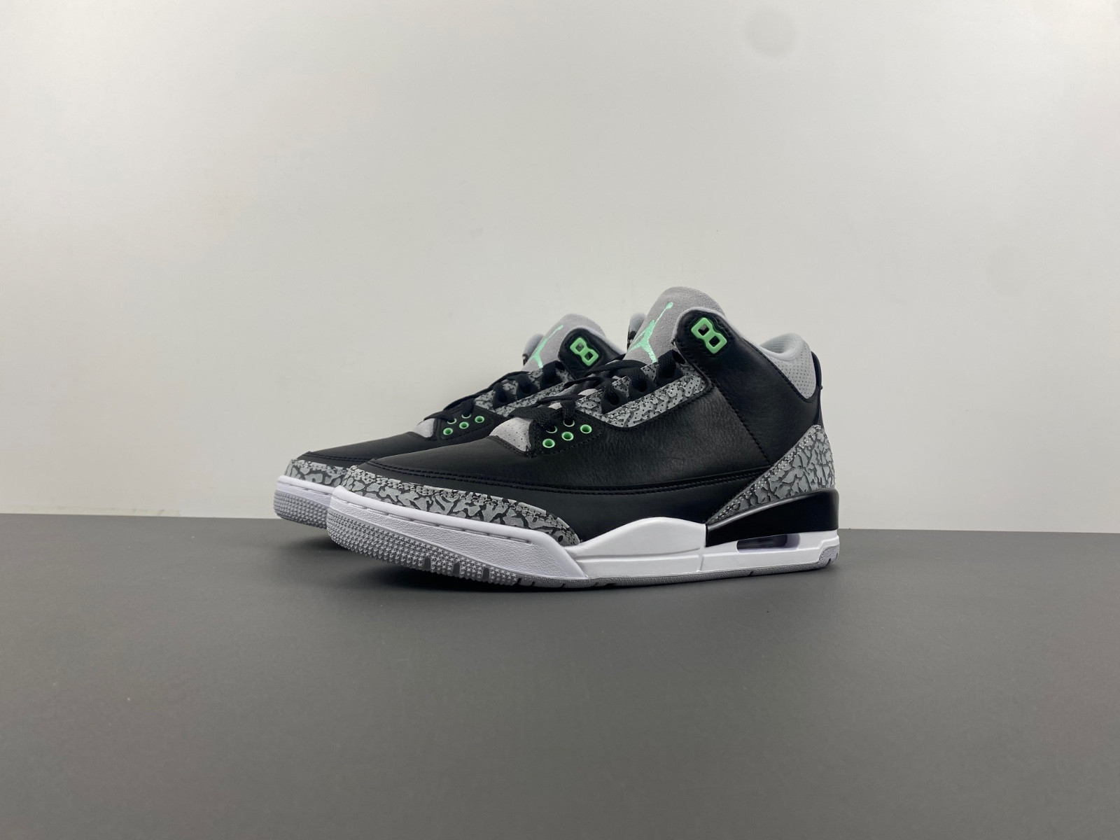 Air Jordan 3 "Black/Green Glow" CT8532-031