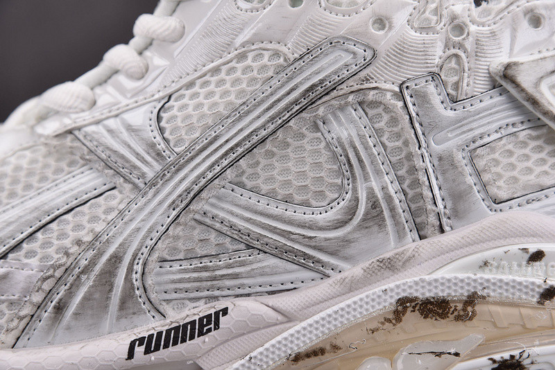 Ba*len*cia*ga runner 656065-w3ra9-9001 (it’s not the same as the previous one!)