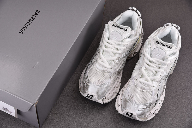 Ba*len*cia*ga runner 656065-w3ra9-9001 (it’s not the same as the previous one!)