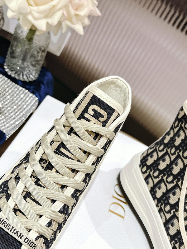D B23 HIGH-TOP SNEAKERS